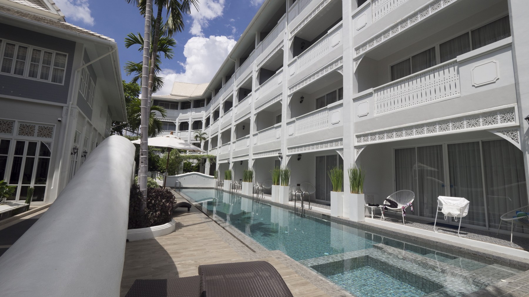 Hotel & Resort